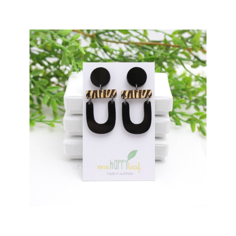 'Dreamy Night' dangle earring